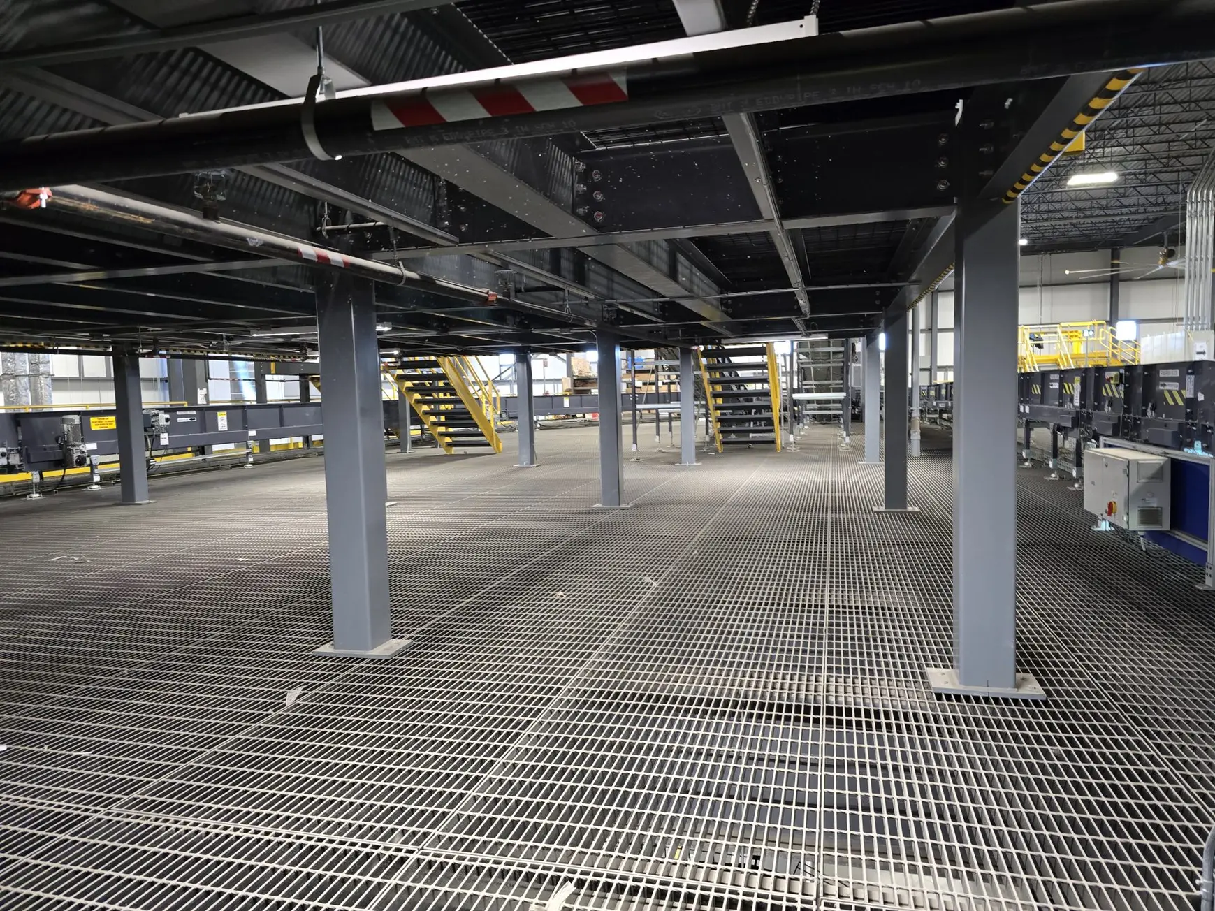 Bar grating platform on HSS columns