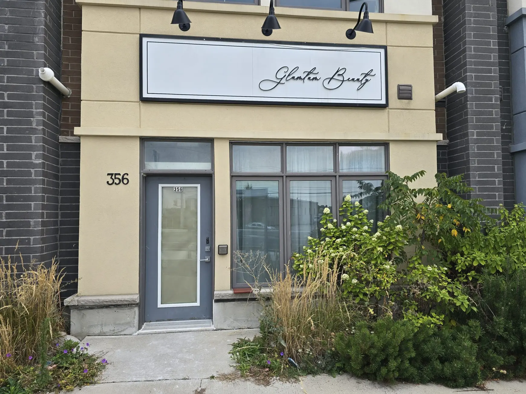 Storefront at 356 John Street before the renovation