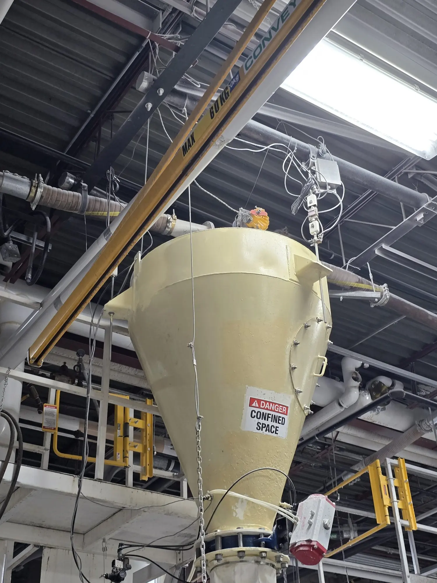 Hopper tie-in to the roof steel